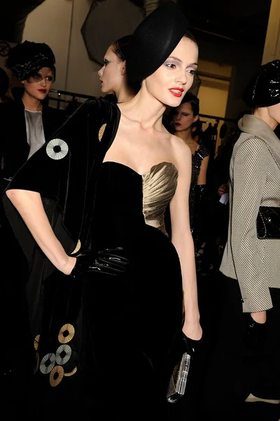 Look 16